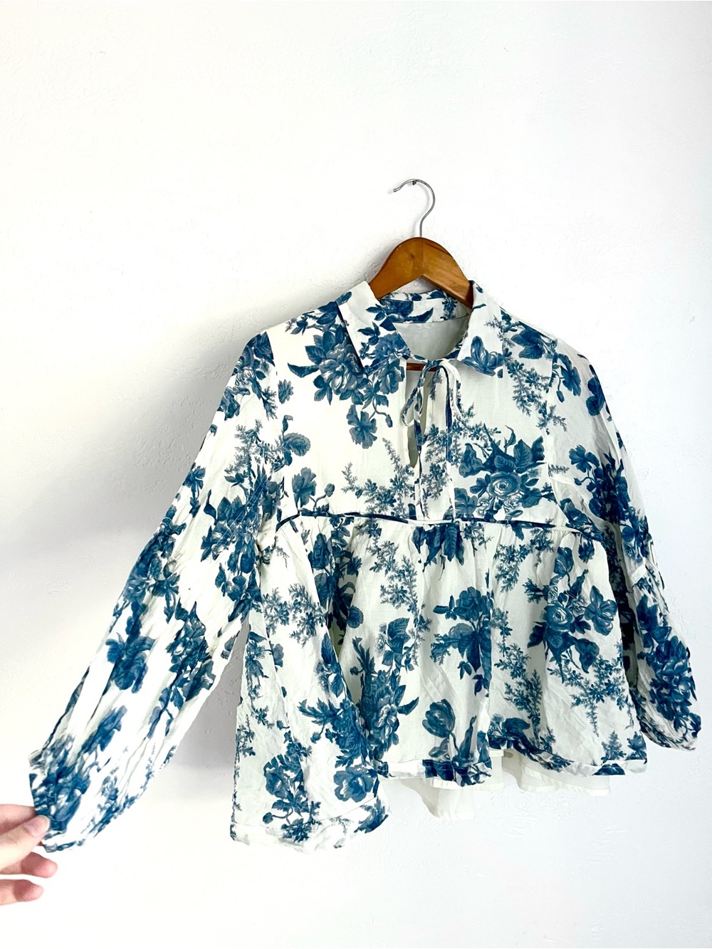 Anthro Toile Print Breezy floral top